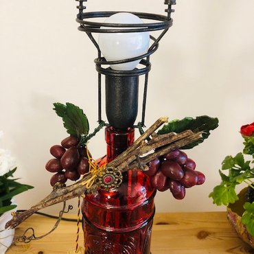 Upycycling Lampe für Weinliebhaber - Lampen Kunsthandwerk  von KreaFreiKunst by TLN - kreafreikunst.de